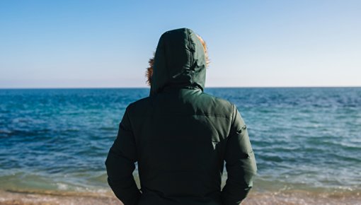 Photo of a man at the beach (seen from behind)