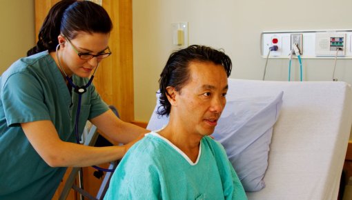 Photo of a patient and nurse at the hospital