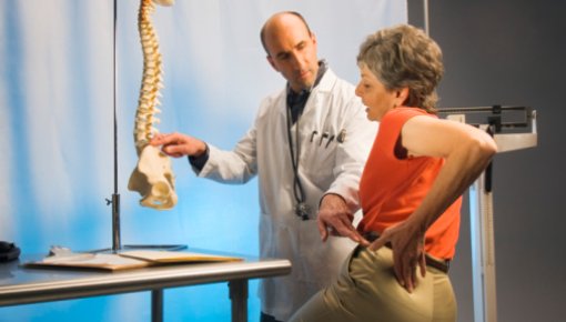 Photo of an orthopedic surgeon and a patient with low back pain