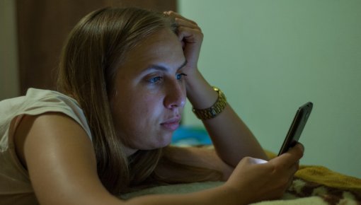 Photo of a teenager holding a cellphone